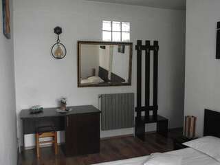 Гостевой дом Pensiunea Pedro Клуж-Напока Двухместный номер с 1 кроватью или 2 отдельными кроватями-11